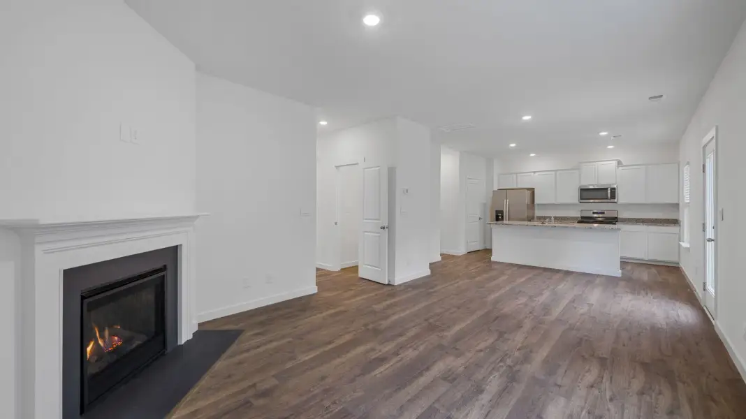 Spacious, unfurnished interior of a new home in Hawks Landing, Apison (Image 14).