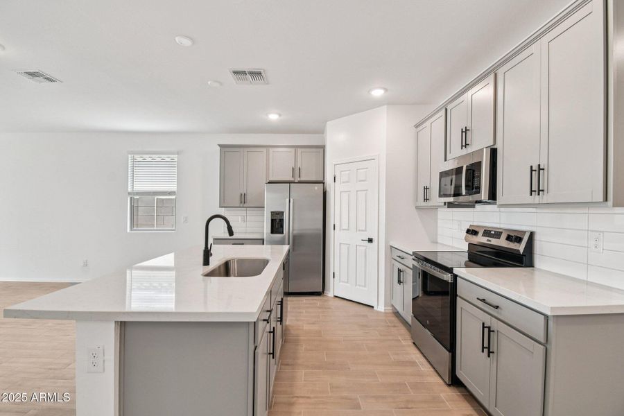 9-web-or-mls-W Bowker St-S2008-009