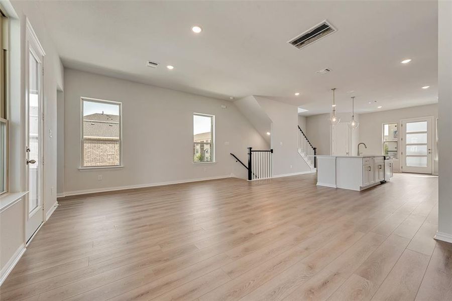 Spacious, unfurnished interior of a new home in City Point, North Richland Hills (Image 9).