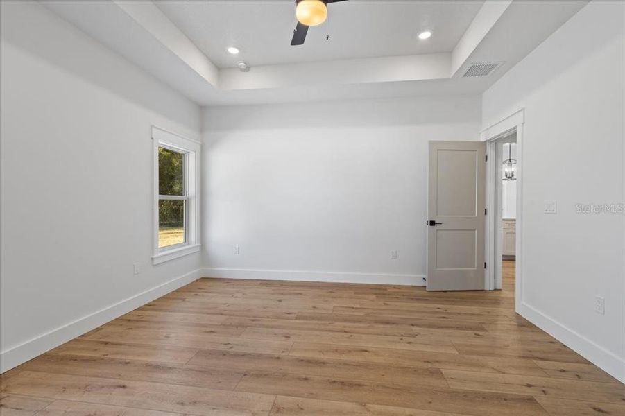 Spacious, unfurnished interior of a new home in , Fanning Springs (Image 33).