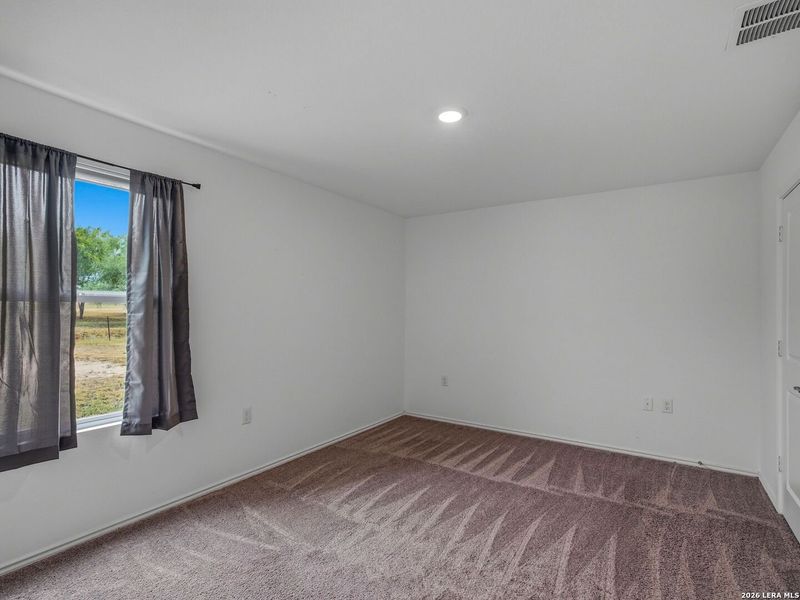 Spacious, unfurnished interior of a new home in Mission del Lago, San Antonio (Image 23).