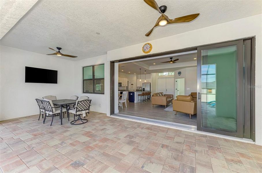 Exterior details and patio area of a home in , North Port (Image 4).