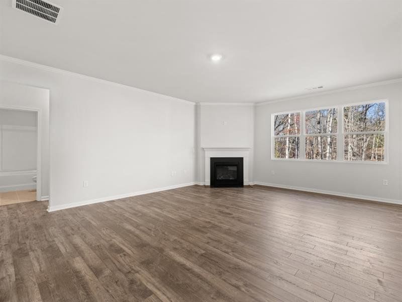 Spacious, unfurnished interior of a new home in Falcon Landing, Gainesville (Image 21).
