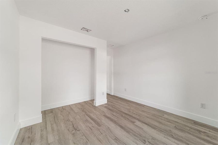 Spacious, unfurnished interior of a new home in , Ocala (Image 19).