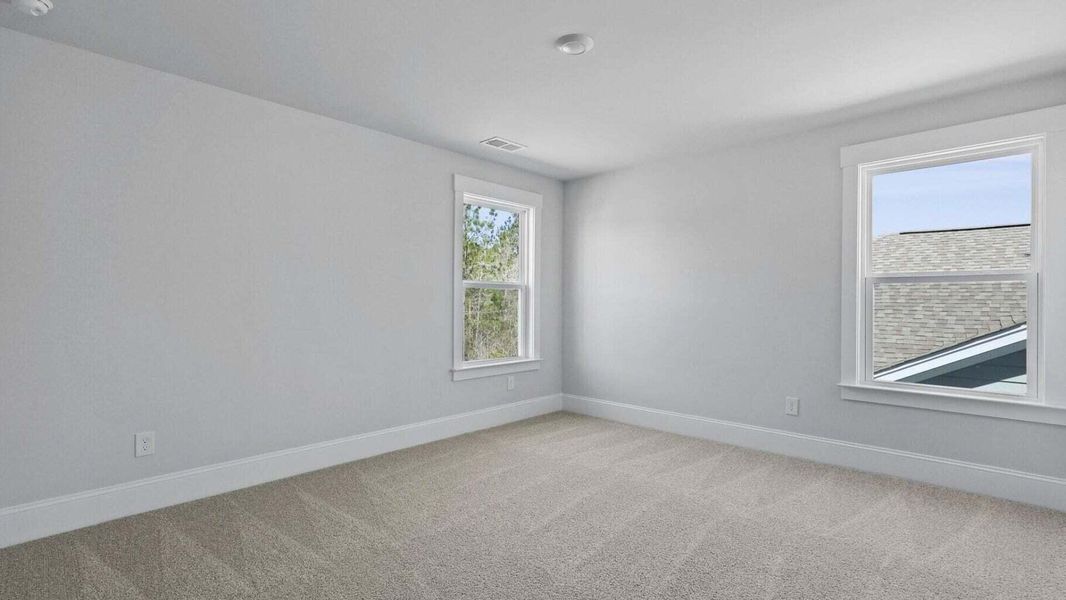 Spacious, unfurnished interior of a new home in Sheep Island, Summerville (Image 9).