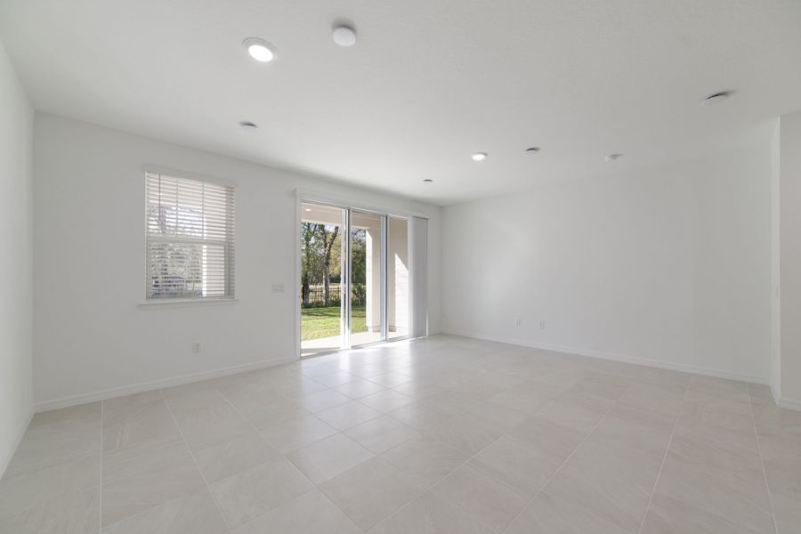 Spacious, unfurnished interior of a new home in Towns at Greenleaf, Oviedo (Image 20).