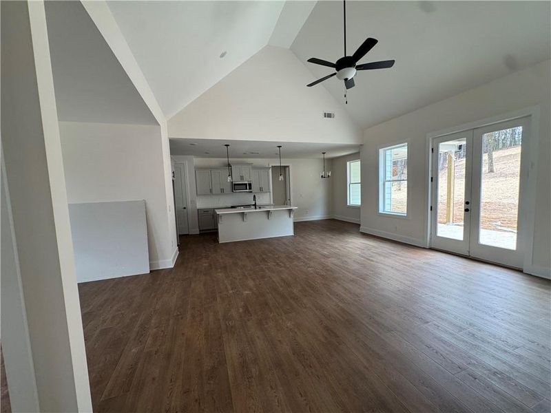 Spacious, unfurnished interior of a new home in , Waleska (Image 7).