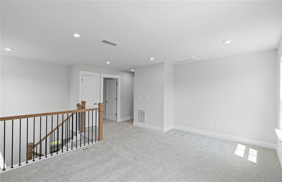 Spacious, unfurnished interior of a new home in Hunters Creek, Flowery Branch (Image 29).