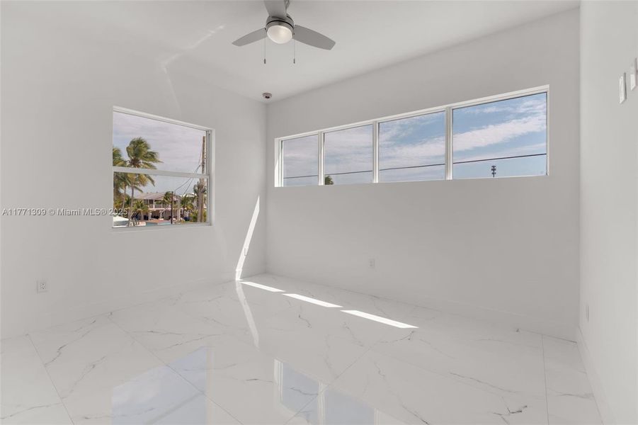 Spacious, unfurnished interior of a new home in , Key Largo (Image 44).