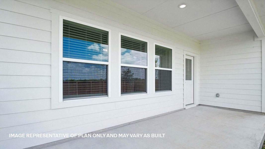 Exterior details and patio area of a home in Valverde, Bastrop (Image 2).