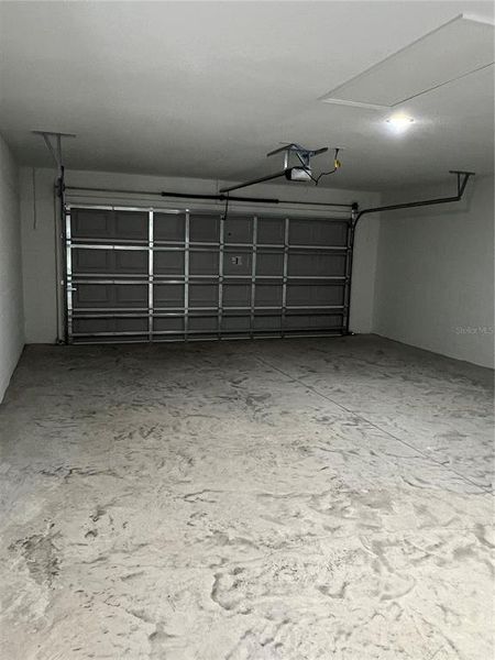 Spacious, unfurnished interior of a new home in , Dunnellon (Image 3).