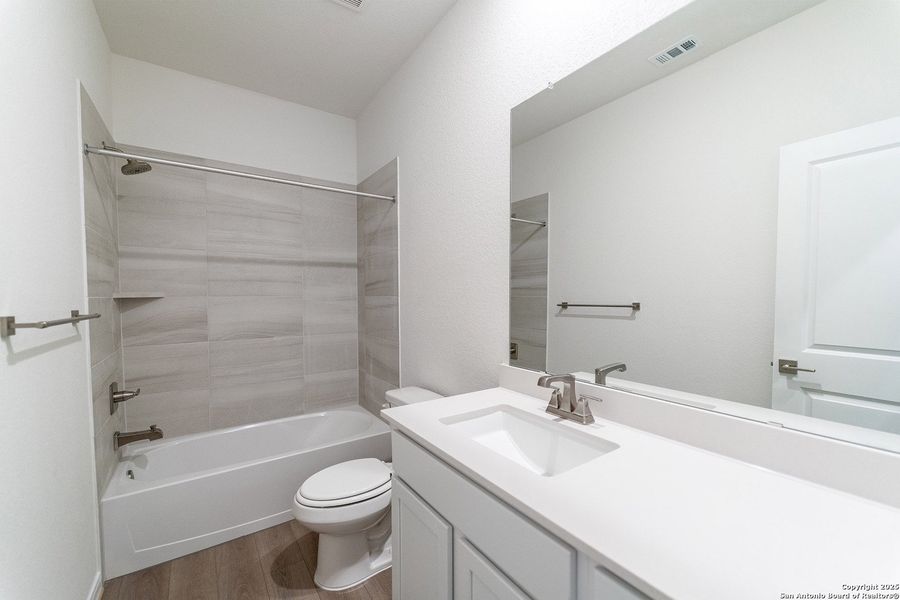 Furnished interior view inside a new home in Homestead, Schertz (Image 3).