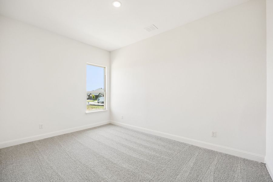 Spacious, unfurnished interior of a new home in Sheppard's Place, Waxahachie (Image 29).