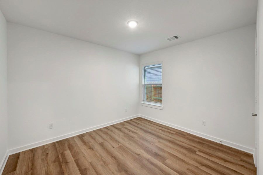 Spacious, unfurnished interior of a new home in Summerview, Fulshear (Image 27).