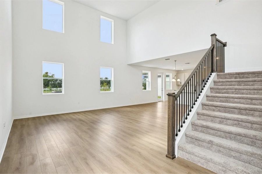 Spacious, unfurnished interior of a new home in Ardisia Park, New Smyrna Beach (Image 12).