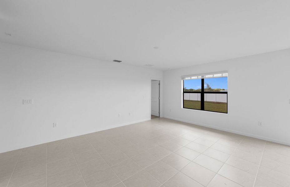 Spacious, unfurnished interior of a new home in Caloosa Cove, Labelle (Image 13).