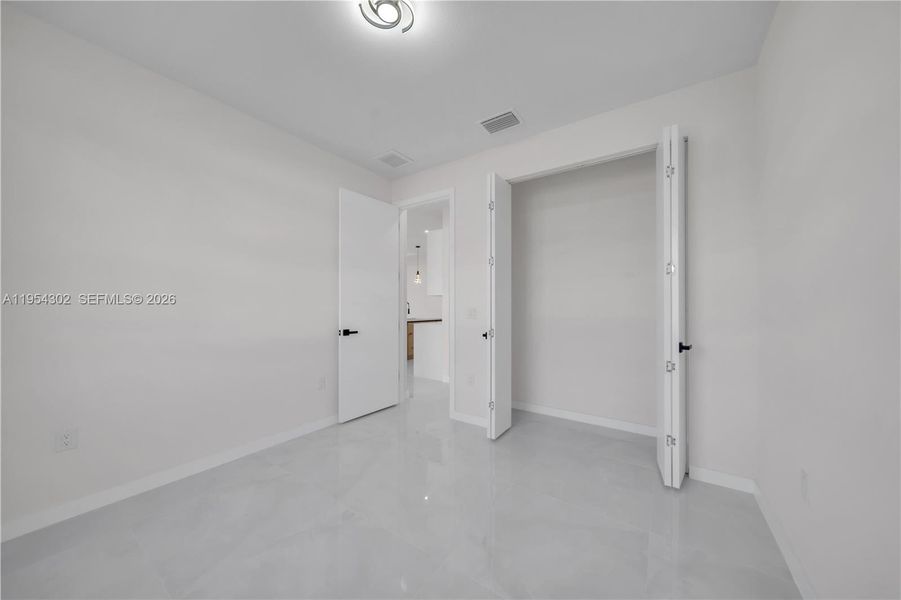 Spacious, unfurnished interior of a new home in , Lehigh Acres (Image 27).