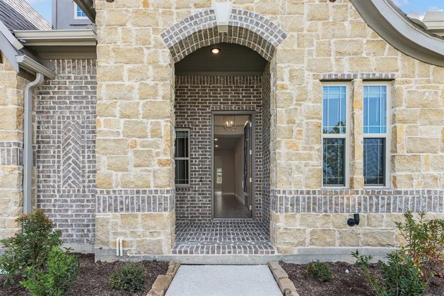 Exterior details and patio area of a home in Ridgepoint, Midlothian (Image 29).