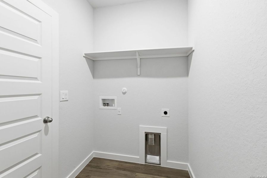 Spacious, unfurnished interior of a new home in Talley Fields, San Antonio (Image 29).