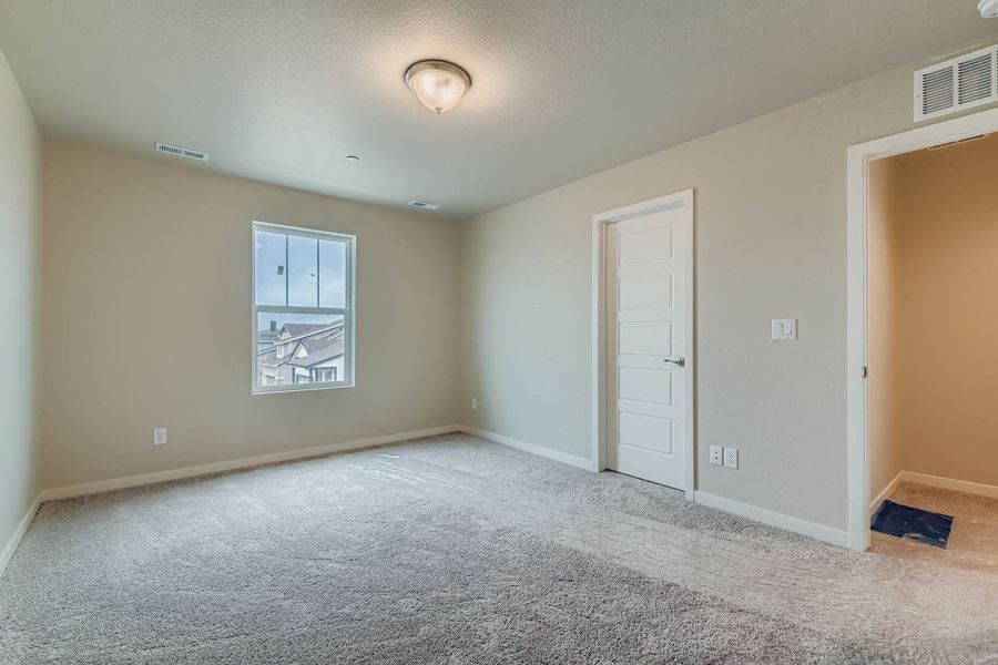 Spacious, unfurnished interior of a new home in Buffalo Highlands – Commerce City, Commerce City (Image 27).