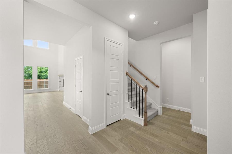 8413 Lavon- Entry-2 8413 Lavon- Entry-2