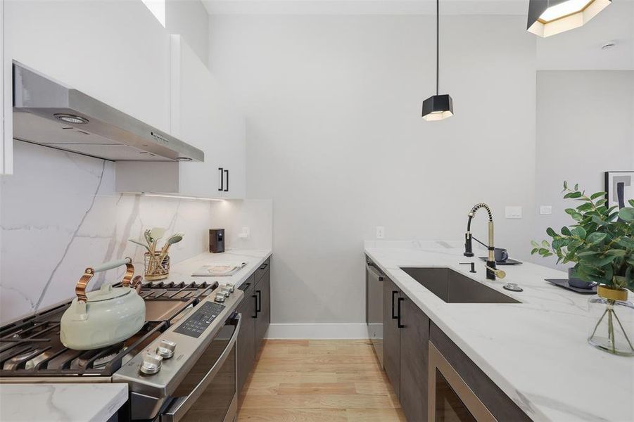 Furnished interior view inside a new home in , Dallas (Image 6).