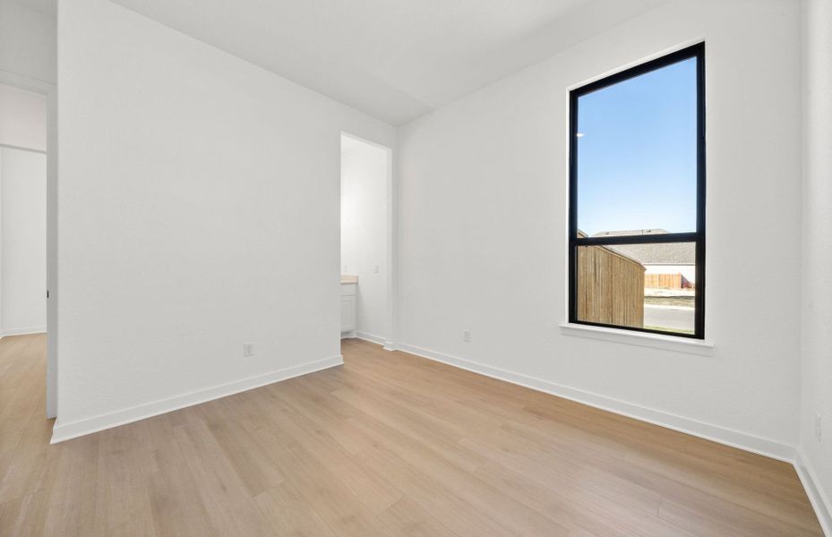 Spacious, unfurnished interior of a new home in 6 Creeks, Kyle (Image 56).