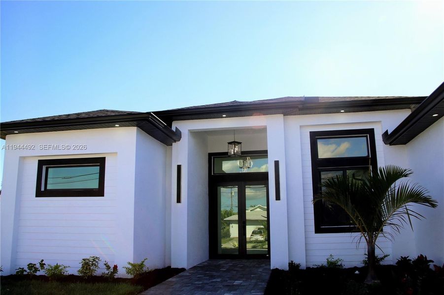 Exterior details and patio area of a home in , Cape Coral (Image 3).