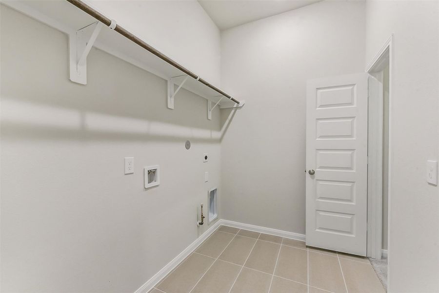 Spacious, unfurnished interior of a new home in River Ranch Meadows, Dayton (Image 31).