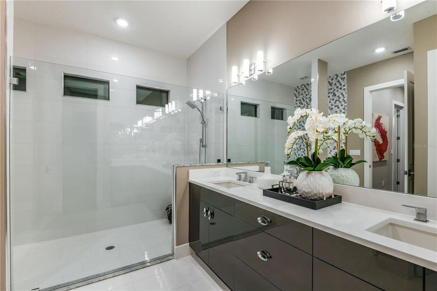 Furnished interior view inside a new home in Cresswind Lakewood Ranch, Lakewood Ranch (Image 43).