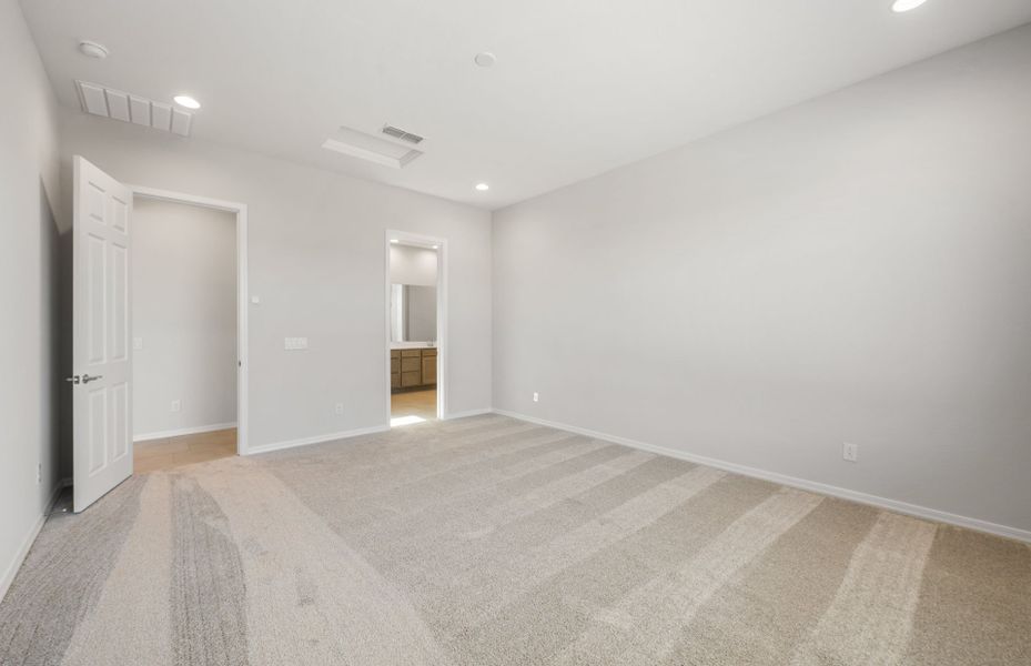 Spacious, unfurnished interior of a new home in Visara, Surprise (Image 27).