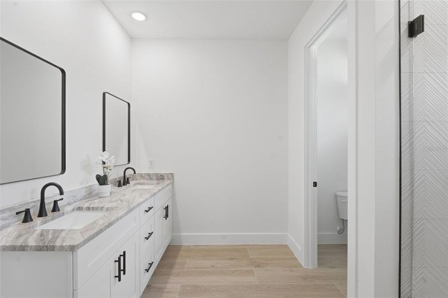 Furnished interior view inside a new home in , Orlando (Image 22).