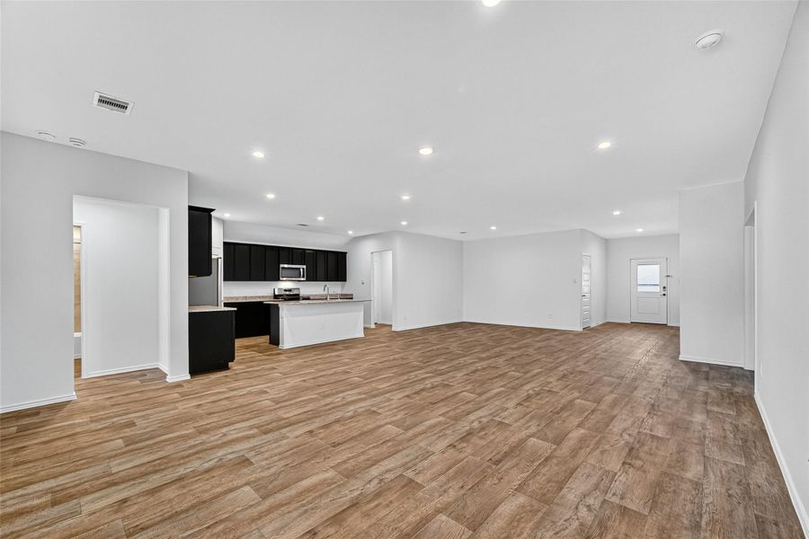 Spacious, unfurnished interior of a new home in Windstone on the Prairie, Richmond (Image 42).