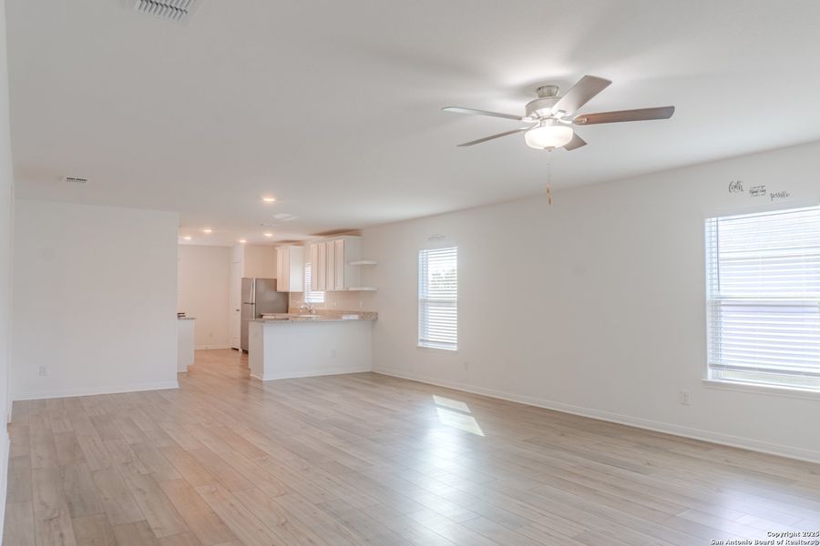 Spacious, unfurnished interior of a new home in Luckey Ranch, San Antonio (Image 18).