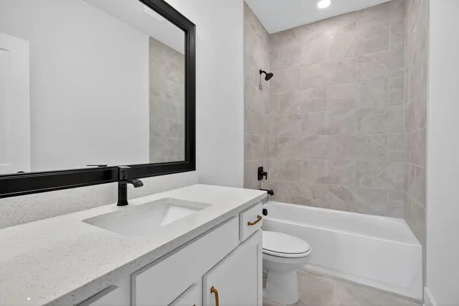 Furnished interior view inside a new home in Livingstone Park, Kennesaw (Image 10).