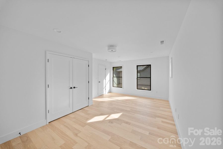 Spacious, unfurnished interior of a new home in , Asheville (Image 26).