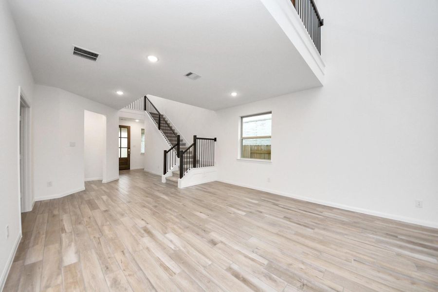 Spacious, unfurnished interior of a new home in Elyson, Katy (Image 16).