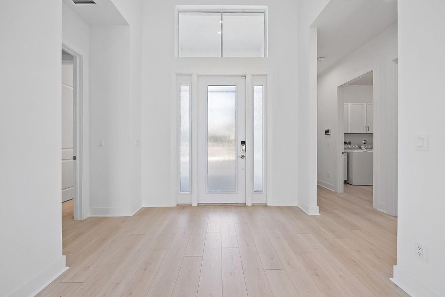 Spacious, unfurnished interior of a new home in L'Ambiance at Avenir, Palm Beach Gardens (Image 45).