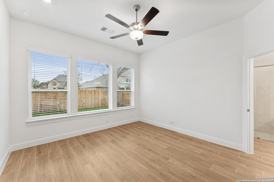 Spacious, unfurnished interior of a new home in Davis Ranch 50', San Antonio (Image 13).