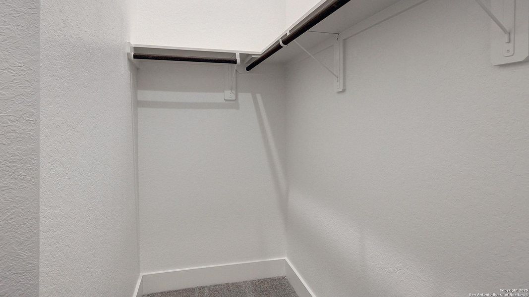 Spacious, unfurnished interior of a new home in Haby Hill 60', San Antonio (Image 23).