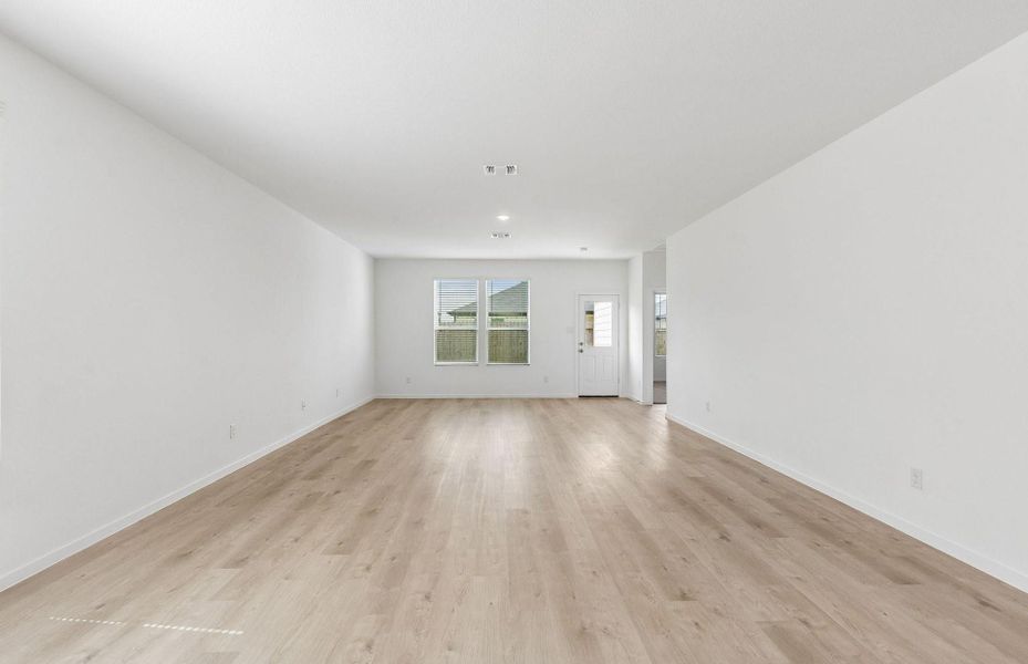 Spacious, unfurnished interior of a new home in Stokesbury, Waller (Image 21).