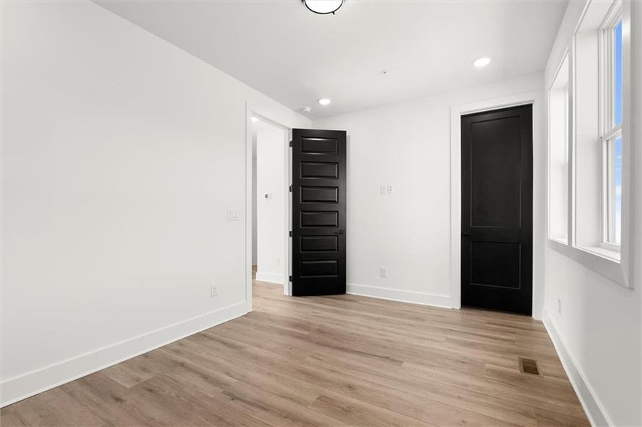 Spacious, unfurnished interior of a new home in , Alpharetta (Image 42).