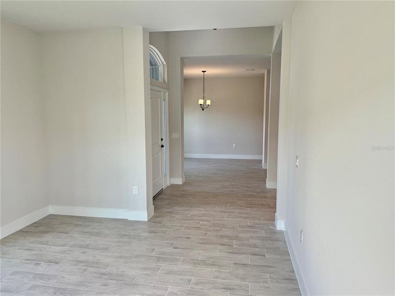 Spacious, unfurnished interior of a new home in South Gulf Cove, Port Charlotte (Image 20).