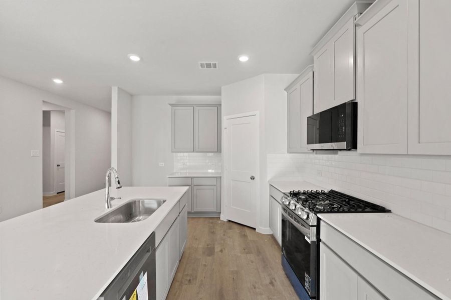 Furnished interior view inside a new home in Magnolia Springs, Montgomery (Image 9).