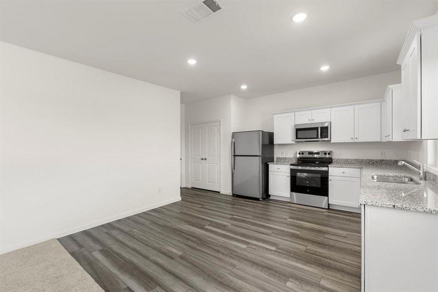 12. 14131 Donahue - Kitchen (4)
