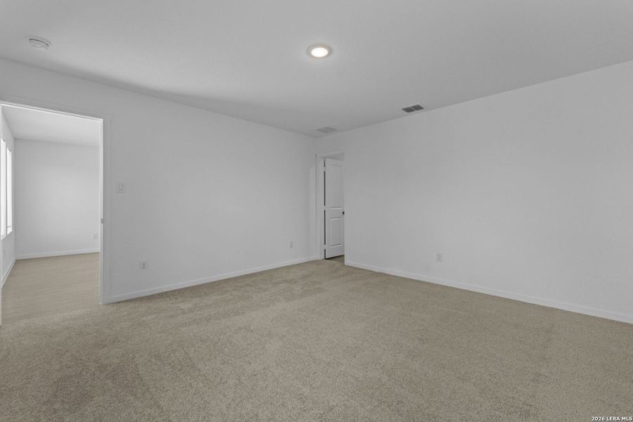 Spacious, unfurnished interior of a new home in Higdon Crossing, San Antonio (Image 12).