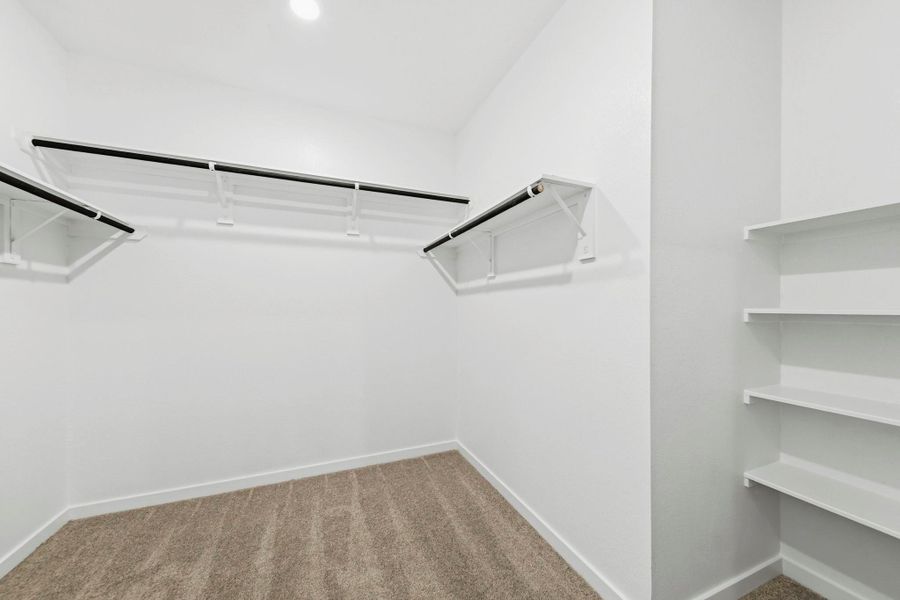 Spacious, unfurnished interior of a new home in Caney Mills, Conroe (Image 14).