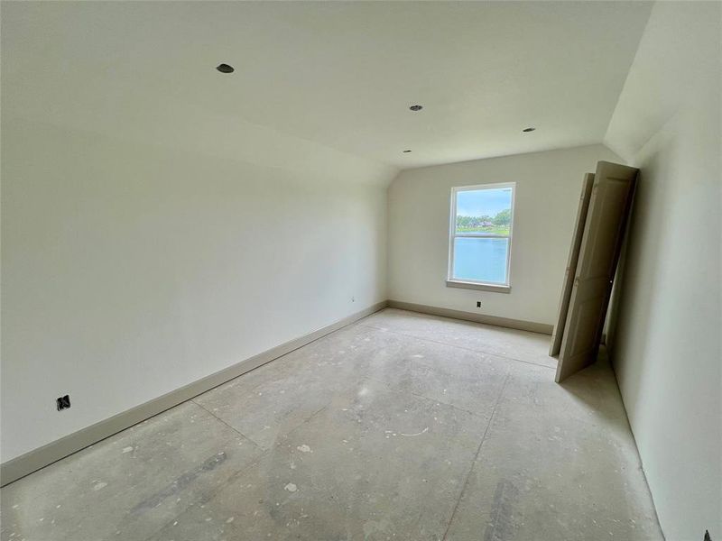Spacious, unfurnished interior of a new home in , Angleton (Image 24).