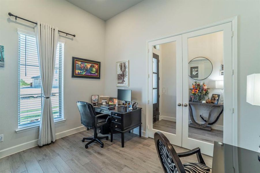 Furnished interior view inside a new home in Bridgewater 60', Midlothian (Image 14).