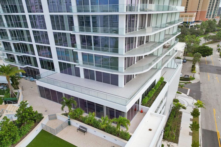 Condo located in Fort Lauderdale, FL showcasing its design and architecture (Image 38). Condo located in Fort Lauderdale, FL showcasing its design and architecture (Image 38).